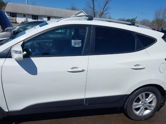 2013 Hyundai Tucson GLS with VIN KM8JU3AC6DU646866, listed as a IAAI auction lot 41846665 with 156,779 mi miles. Bid and sale history available at carsss.com. Image 15.