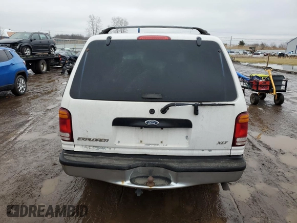 1998 Ford Explorer XLT z VIN 1FMZU32E0WUB20397, wystawiony jako Copart lot #44365985 z przebiegiem 177 291 mil mil oraz Tytuł czysty. Historia ofert i sprzedaży dostępna na DreamBid. Obrazek 6.