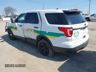2017 Ford Police Interceptor Utility z VIN 1FM5K8AR7HGA77216, wystawiony jako IAAI lot #41781753 z przebiegiem 151 245 mil mil oraz . Historia ofert i sprzedaży dostępna na DreamBid. Obrazek 3.