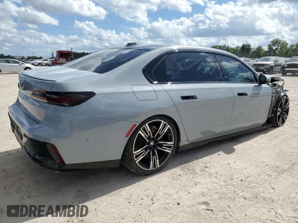 2023 BMW 7 Series 760i xDrive z VIN WBA33EJ02PCM31462, wystawiony jako Copart lot #60895944 z przebiegiem 21 413 mil mil oraz Czysty tytuł • Clean title. Historia ofert i sprzedaży dostępna na DreamBid. Obrazek 3.