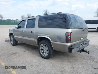2003 Chevrolet Suburban Z71 with VIN 3GNFK16Z33G170733, listed as a IAAI auction lot 41741020 with 204,544 mi miles. Bid and sale history available at carsss.com. Image 3.