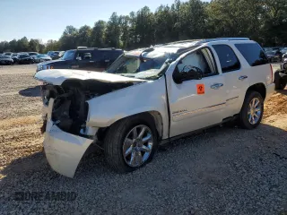 2011 GMC Yukon Denali with VIN 1GKS1EEF5BR176075, listed as a Copart auction lot 43943175 with 164,405 mi miles and Salvage Title. Bid and sale history available at carsss.com. Image 1.