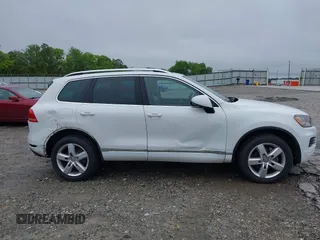 2012 Volkswagen Touareg Sport z VIN WVGEF9BP0CD006506, wystawiony jako IAAI lot #42355432 z przebiegiem 175 346 mil mil oraz . Historia ofert i sprzedaży dostępna na DreamBid. Obrazek 6.
