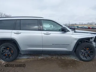 2024 Jeep Grand Cherokee Laredo z VIN 1C4RJKAG6R8527275, wystawiony jako IAAI lot #41628266 z przebiegiem 27 823 mil mil oraz . Historia ofert i sprzedaży dostępna na DreamBid. Obrazek 13.