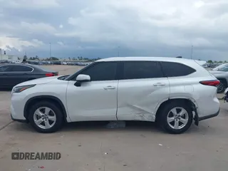 2022 Toyota Highlander LE z VIN 5TDBZRBH1NS216174, wystawiony jako IAAI lot #41903427 z przebiegiem 68 671 mil mil oraz . Historia ofert i sprzedaży dostępna na DreamBid. Obrazek 15.