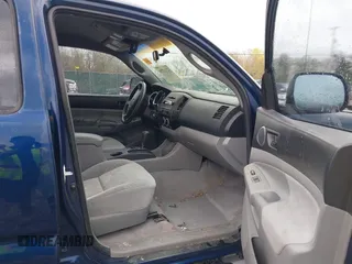 2008 Toyota Tacoma z VIN 5TELU42N28Z547400, wystawiony jako IAAI lot #42113730 z przebiegiem 115 935 mil mil oraz . Historia ofert i sprzedaży dostępna na DreamBid. Obrazek 5.