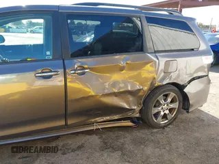 2017 Toyota Sienna SE with VIN 5TDXZ3DC3HS822312, listed as a IAAI auction lot 42588024 with 84,565 mi miles and . Bid and sale history available at DreamBid. Image 6.