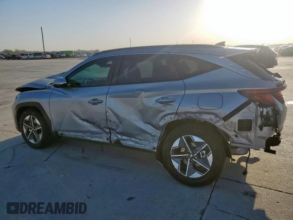 2025 Hyundai Tucson SEL with VIN 5NMJBCDE2SH453013, listed as a Copart auction lot 52710235 with 4,447 mi miles and Salvage Title. Bid and sale history available at carsss.com. Image 2.