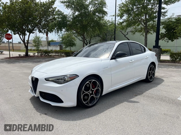 2022 Alfa Romeo Giulia Veloce z VIN ZARFANBN3N7653990, wystawiony jako Copart lot #47419695 z przebiegiem 35 225 mil mil oraz Tytuł czysty. Historia ofert i sprzedaży dostępna na DreamBid. Obrazek 2.