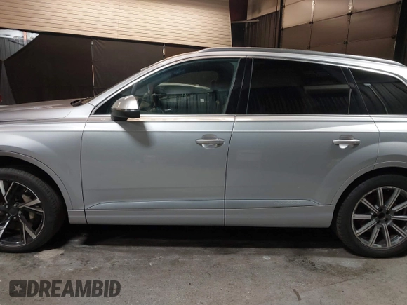2017 Audi Q7 Premium Plus with VIN WA1LAAF76HD035953, listed as a IAAI auction lot 41816166 with 132,149 mi miles. Bid and sale history available at carsss.com. Image 14.