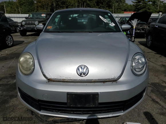 2012 Volkswagen Beetle 2.5L w/Sun PZEV with VIN 3VWJP7ATXCM636831, listed as a Copart auction lot 73838054 with 132,910 mi miles and Salvage Title. Bid and sale history available at carsss.com. Image 5.