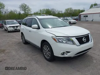 2013 Nissan Pathfinder S with VIN 5N1AR2MM4DC678284, listed as a IAAI auction lot 42149336 with 186,213 mi miles. Bid and sale history available at carsss.com. Image 1.