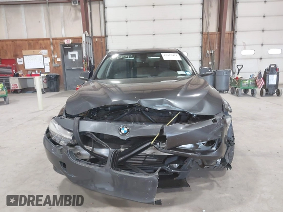 2013 BMW 3 Series 328i xDrive с VIN WBA3B5G50DNP40353, выставлен на аукционе IAAI как лот 42425411 с пробегом 112 879 миль миль и . История ставок и продаж доступна на DreamBid. Изображение 12.