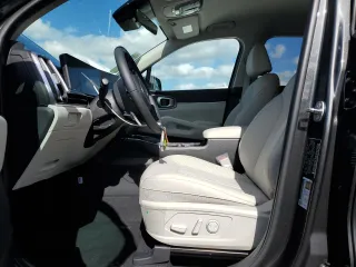 2025 Kia Sorento Hybrid EX with VIN KNDRH4JG3S5307462, listed as a Copart auction lot 81043004 with 25 mi miles and Salvage Title. Bid and sale history available at carsss.com. Image 7.