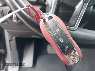 2016 Porsche Cayenne z VIN WP1AA2A29GLA00762, wystawiony jako IAAI lot #41963152 z przebiegiem 60 503 mil mil oraz . Historia ofert i sprzedaży dostępna na DreamBid. Obrazek 11.