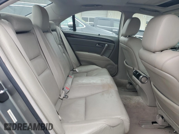 2010 Acura RL Technology z VIN JH4KB2F61AC000517, wystawiony jako Copart lot #43814445 z przebiegiem 197 918 mil mil oraz Szkoda całkowita • Salvage title. Historia ofert i sprzedaży dostępna na DreamBid. Obrazek 10.