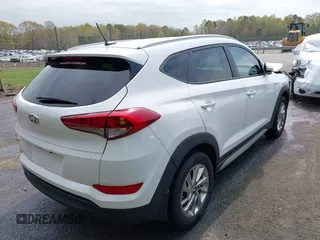2017 Hyundai Tucson SE z VIN KM8J33A40HU383601, wystawiony jako IAAI lot #41947577 z przebiegiem 92 722 mil mil oraz . Historia ofert i sprzedaży dostępna na DreamBid. Obrazek 4.