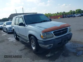 2000 Ford Explorer XLT z VIN 1FMZU63E7YZA06774, wystawiony jako IAAI lot #42240135 z przebiegiem 329 219 mil mil oraz . Historia ofert i sprzedaży dostępna na DreamBid. Obrazek 1.