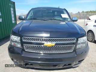 2014 Chevrolet Tahoe LT z VIN 1GNSCBE02ER181908, wystawiony jako IAAI lot #41628601 z przebiegiem 189 151 mil mil oraz . Historia ofert i sprzedaży dostępna na DreamBid. Obrazek 12.