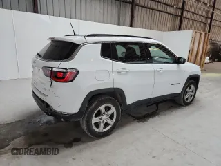 2024 Jeep Compass Latitude z VIN 3C4NJDBN3RT606699, wystawiony jako Copart lot #64117515 z przebiegiem 40 130 mil mil oraz Czysty tytuł • Clean title. Historia ofert i sprzedaży dostępna na DreamBid. Obrazek 3.