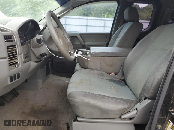 2006 Nissan Titan SE z VIN 1N6BA06AX6N546044, wystawiony jako Copart lot #57662705 z przebiegiem 207 161 mil mil oraz Czysty tytuł • Clean title. Historia ofert i sprzedaży dostępna na DreamBid. Obrazek 7.