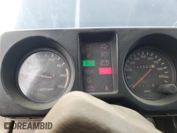 1991 Isuzu Trooper z VIN JACCH58E3M7900325, wystawiony jako Copart lot #79525294 z przebiegiem 146 593 mil mil oraz Czysty tytuł • Clean title. Historia ofert i sprzedaży dostępna na DreamBid. Obrazek 9.