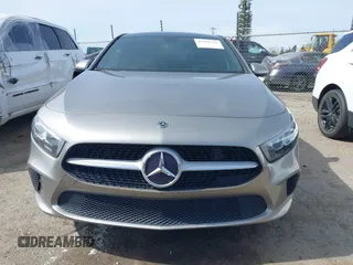 2019 Mercedes-Benz A 220 z VIN WDD3G4EB1KW025196, wystawiony jako IAAI lot #41861125 z przebiegiem 79 396 mil mil oraz . Historia ofert i sprzedaży dostępna na DreamBid. Obrazek 12.