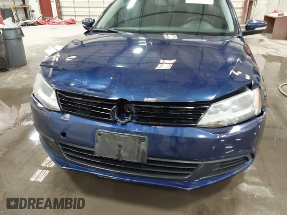 2011 Volkswagen Jetta SE z VIN 3VWDZ7AJ6BM105985, wystawiony jako IAAI lot #41818129 z przebiegiem 126 051 mil mil oraz . Historia ofert i sprzedaży dostępna na DreamBid. Obrazek 6.