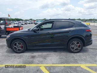 2018 Alfa Romeo Stelvio Sport z VIN ZASFAKPN8J7B58624, wystawiony jako IAAI lot #42380149 z przebiegiem 99 898 mil mil oraz . Historia ofert i sprzedaży dostępna na DreamBid. Obrazek 14.