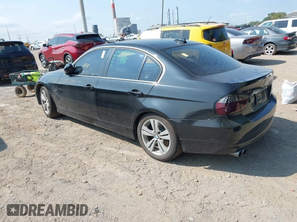 2006 BMW 3 Series 330xi with VIN WBAVD33526KV66805, listed as a IAAI auction lot 40047893 with 167,625 mi miles. Bid and sale history available at carsss.com. Image 3.