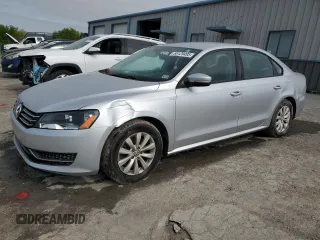 2014 Volkswagen Passat S z VIN 1VWAT7A34EC062212, wystawiony jako Copart lot #55129495 z przebiegiem 130 201 mil mil oraz Tytuł czysty. Historia ofert i sprzedaży dostępna na DreamBid. Obrazek 1.