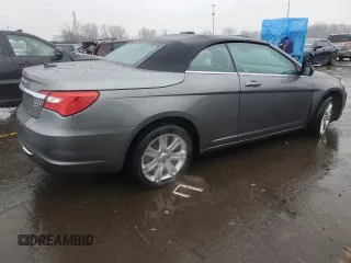 2011 Chrysler 200 Touring z VIN 1C3BC2EG1BN614034, wystawiony jako Copart lot #43150375 z przebiegiem 84 390 mil mil oraz Szkoda całkowita • Salvage title. Historia ofert i sprzedaży dostępna na DreamBid. Obrazek 3.