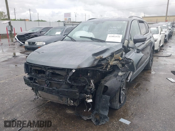 2020 Volkswagen Tiguan SE with VIN 3VV3B7AX0LM121061, listed as a IAAI auction lot 41881541 with 60,315 mi miles and . Bid and sale history available at DreamBid. Image 17.