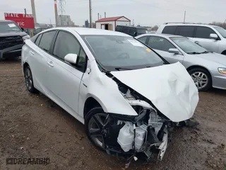 2021 Toyota Prius L Eco with VIN JTDKAMFUXM3137233, listed as a IAAI auction lot 40870395 with 60,000 mi miles. Bid and sale history available at carsss.com. Image 1.
