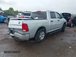 2017 Ram 1500 Express z VIN 3C6RR7KT0HG793912, wystawiony jako IAAI lot #42117201 z przebiegiem 111 728 mil mil oraz . Historia ofert i sprzedaży dostępna na DreamBid. Obrazek 4.