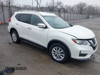 2020 Nissan Rogue SV z VIN JN8AT2MV5LW102591, wystawiony jako IAAI lot #41487961 z przebiegiem 81 951 mil mil oraz . Historia ofert i sprzedaży dostępna na DreamBid. Obrazek 1.