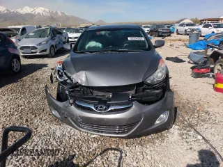 2013 Hyundai Elantra Limited z VIN 5NPDH4AE7DH444819, wystawiony jako Copart lot #53294505 z przebiegiem 117 342 mil mil oraz Szkoda całkowita • Salvage title. Historia ofert i sprzedaży dostępna na DreamBid. Obrazek 5.