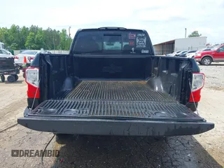 2017 Nissan Titan SV z VIN 1N6AA1EJ6HN544166, wystawiony jako IAAI lot #42160470 z przebiegiem 147 623 mil mil oraz . Historia ofert i sprzedaży dostępna na DreamBid. Obrazek 16.