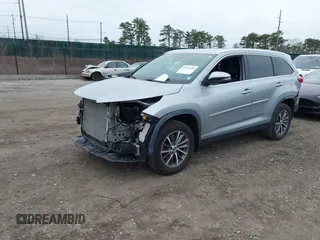 2019 Toyota Highlander SE z VIN 5TDJZRFH8KS727883, wystawiony jako IAAI lot #41882956 z przebiegiem 56 043 mil mil oraz . Historia ofert i sprzedaży dostępna na DreamBid. Obrazek 22.