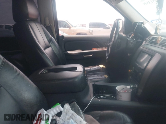 2007 Chevrolet Suburban LT with VIN 3GNFK16397G250068, listed as a IAAI auction lot 42513549 with 199,498 mi miles and . Bid and sale history available at DreamBid. Image 5.