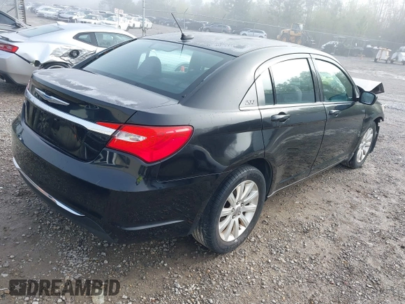 2014 Chrysler 200 Touring z VIN 1C3CCBBG1EN106224, wystawiony jako IAAI lot #41866087 z przebiegiem 141 635 mil mil oraz . Historia ofert i sprzedaży dostępna na DreamBid. Obrazek 4.