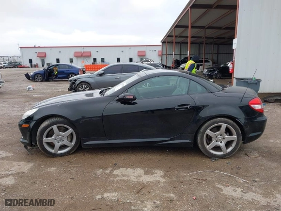 2006 Mercedes-Benz SLK-Class 3.5L with VIN WDBWK56FX6F084328, listed as a IAAI auction lot 41570145 with 104,929 mi miles. Bid and sale history available at carsss.com. Image 14.