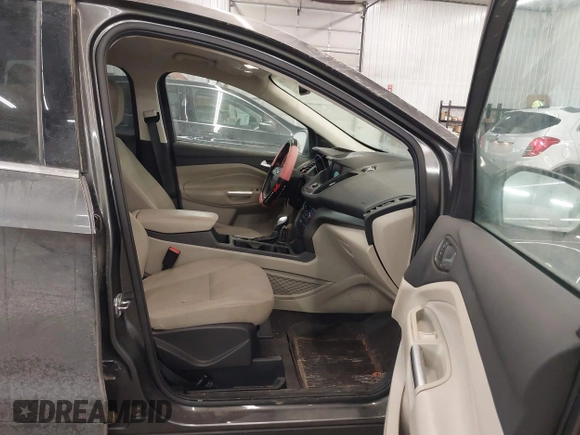2019 Ford Escape SE with VIN 1FMCU9GD8KUA65460, listed as a IAAI auction lot 41427918 with 135,087 mi miles. Bid and sale history available at carsss.com. Image 5.