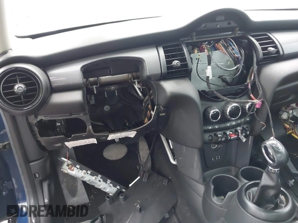 2018 MINI Hardtop Cooper with VIN WMWXP5C50J2G64237, listed as a IAAI auction lot 42460160 with Not provided miles and . Bid and sale history available at DreamBid. Image 7.