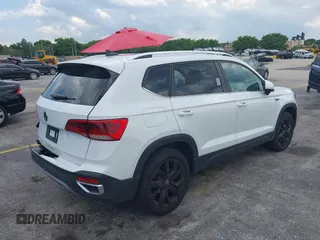 2024 Volkswagen Taos SE z VIN 3VVEX7B26RM128537, wystawiony jako IAAI lot #42344341 z przebiegiem 8 723 mil mil oraz . Historia ofert i sprzedaży dostępna na DreamBid. Obrazek 4.
