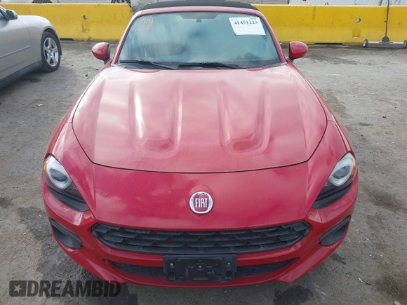 2017 FIAT 124 Spider Lusso z VIN JC1NFAEK6H0108832, wystawiony jako IAAI lot #41451223 z przebiegiem Nie podano mil oraz . Historia ofert i sprzedaży dostępna na DreamBid. Obrazek 11.