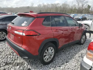 2022 Toyota Corolla Cross LE z VIN 7MUCAAAG6NV027435, wystawiony jako Copart lot #47692545 z przebiegiem 30 376 mil mil oraz Szkody całkowita. Historia ofert i sprzedaży dostępna na DreamBid. Obrazek 3.