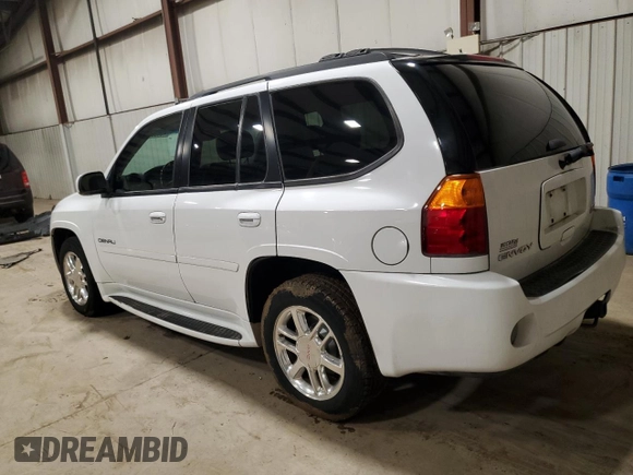2007 GMC Envoy Denali with VIN 1GKET63M672302913, listed as a Copart auction lot 45098115 with 137,810 mi miles and Salvage Title. Bid and sale history available at carsss.com. Image 2.