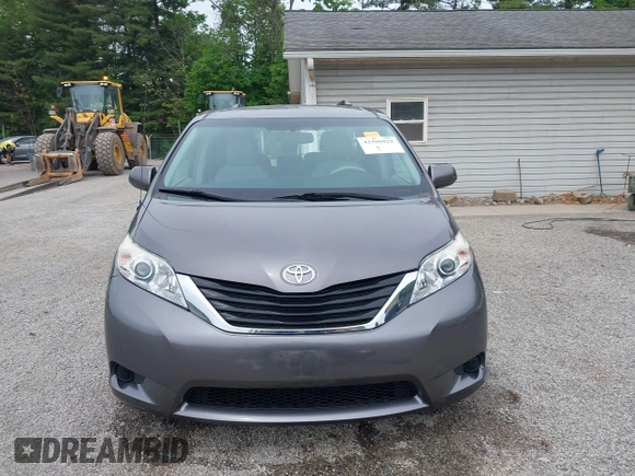 2014 Toyota Sienna LE AAS с VIN 5TDKK3DC8ES422689, выставлен на аукционе IAAI как лот 42306029 с пробегом 41 627 миль миль и . История ставок и продаж доступна на DreamBid. Изображение 12.