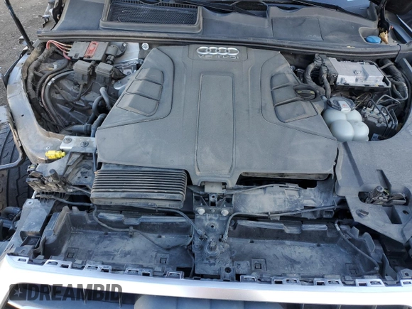2017 Audi Q7 Prestige z VIN WA1VAAF7XHD054613, wystawiony jako Copart lot #49283225 z przebiegiem 132 181 mil mil oraz Szkoda całkowita • Salvage title. Historia ofert i sprzedaży dostępna na DreamBid. Obrazek 12.